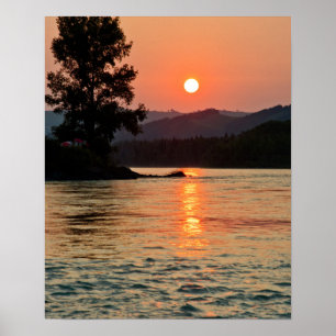Soluppgång över den Katun floden Poster
