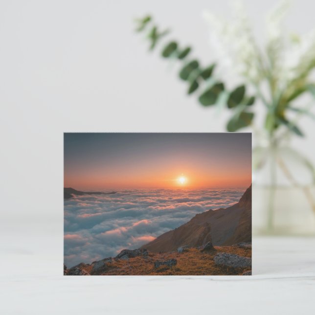 Soluppgång över havet av moln vykort (Stående Fram)