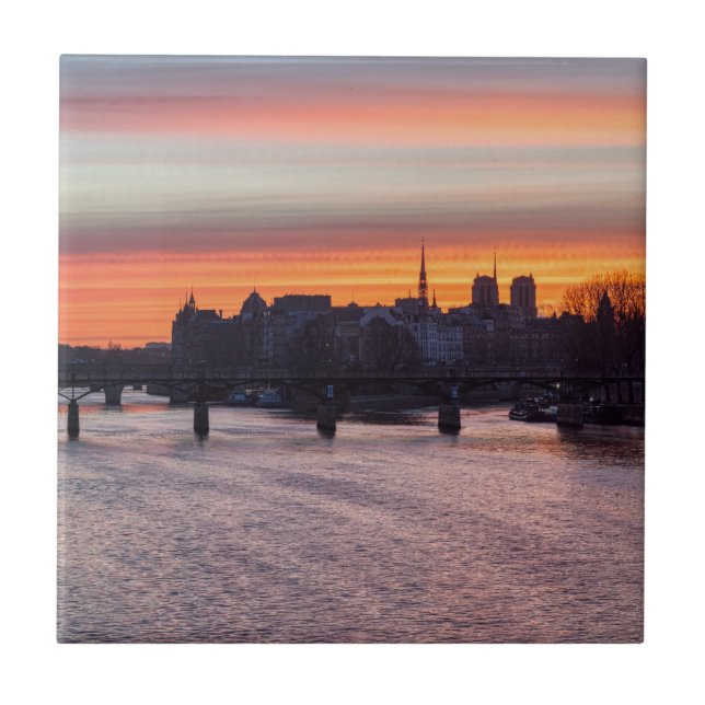 Soluppgång över Ile de la Cite och Notre Dame - Pa Kakelplatta (Framsidan)