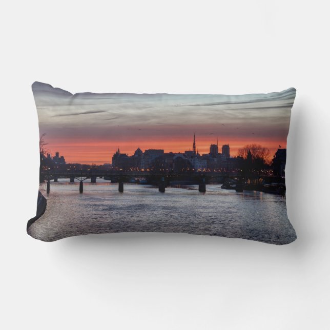 Soluppgång över Ile de la Cite och Notre Dame - Pa Lumbarkudde (Framsida)