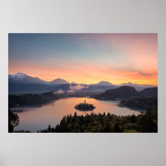 Soluppgång över Lake Bled affischtryck Poster (Framsidan)
