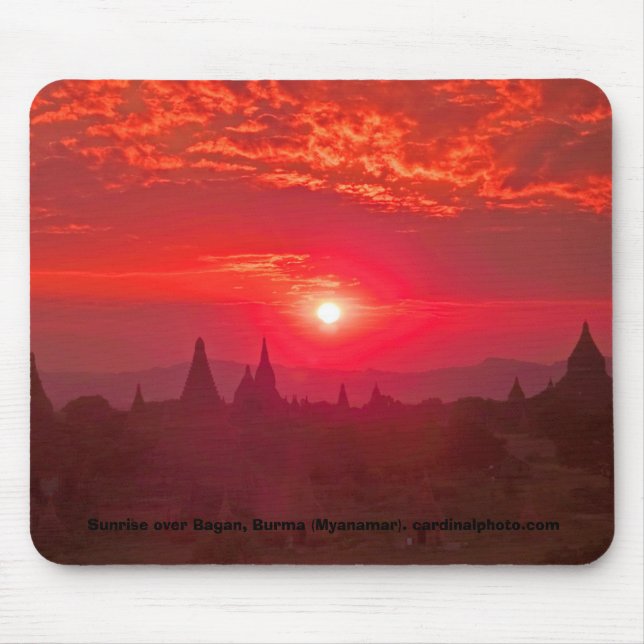Soluppgång över slätten av tempel i Bagan, Burma Musmatta (Framsidan)