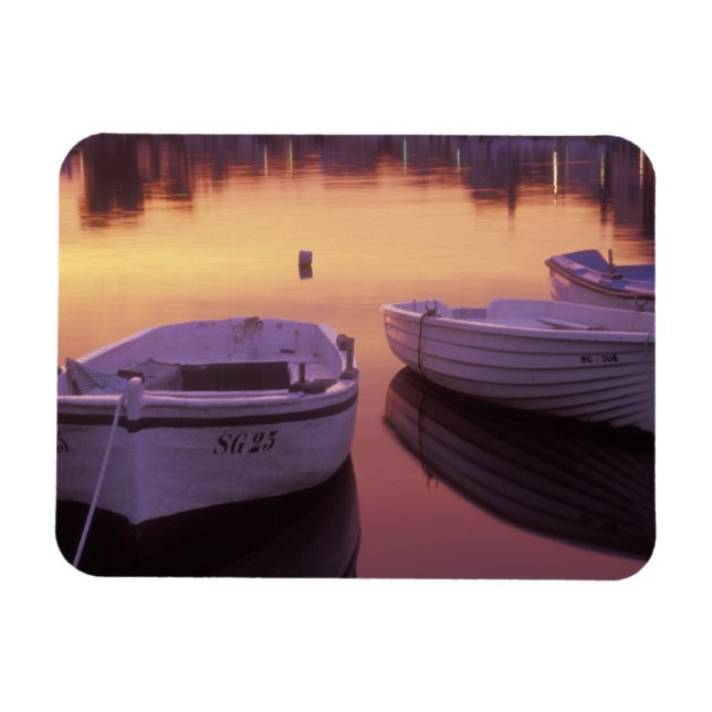 Soluppgång över Stari Grad hamn med fiske Magnet (Horisontell)
