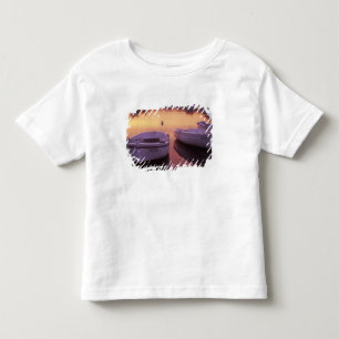 Soluppgång över Stari Grad hamn med fiske T-shirt