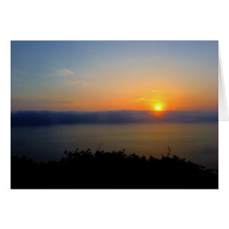 Soluppgång över stormmoln hälsningskort