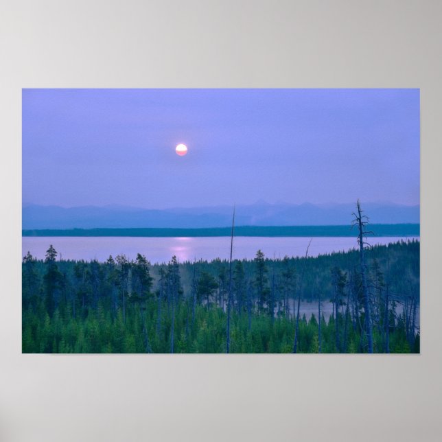 Soluppgång över Yellowstone Lake Poster (Framsidan)