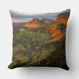 Soluppgång på Quiraing berg på Skye, Skottland Kudde