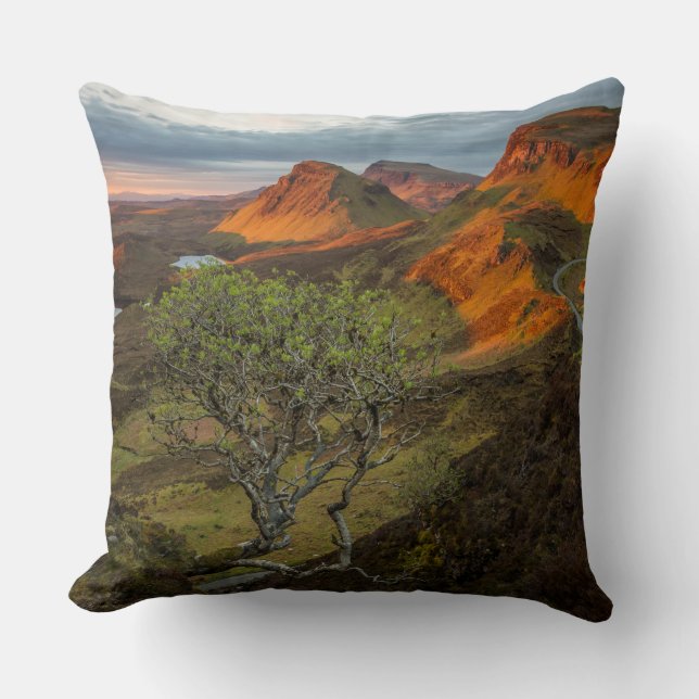 Soluppgång på Quiraing berg på Skye, Skottland Kudde (Framsida)