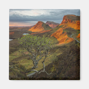 Soluppgång på Quiraing berg på Skye, Skottland Magnet