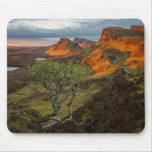 Soluppgång på Quiraing berg på Skye, Skottland Musmatta