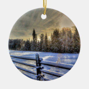 Soluppgång på vinter-betesmark i Snö Julgransprydnad Keramik