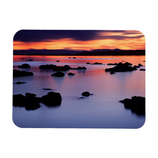 Soluppgång vid Mono Lake's Black Point Magnet (Horisontell)