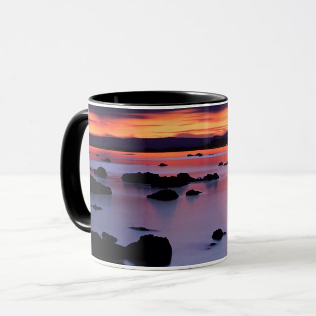 Soluppgång vid Mono Lake's Black Point Mugg (Framsida vänster)