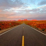 Soluppgång vid Skogen Gump Point Pussel<br><div class="desc">Den här snyggtens pussel har första ljus som kommer över horisonten nära Monument Valley,  vid den koniska ställe där Skogen Gump slutade fungera. Alla fotografier togs på försäljningsstället. Alla höger reserverade.</div>