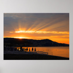 Soluppgång vid strandpromenad i Anglais Poster