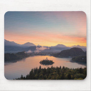 Soluppgången över sjön blödde mousepad musmatta