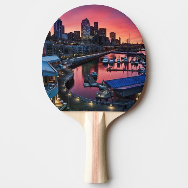 Soluppgången på tittar pir 66 besegrar sätta en pingisracket (Framsidan)