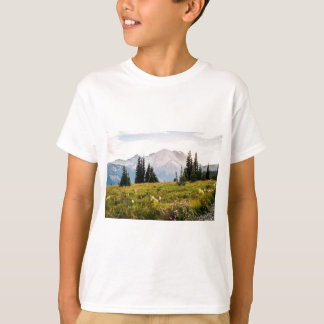 SoluppgångMount Rainier gåvor T Shirt