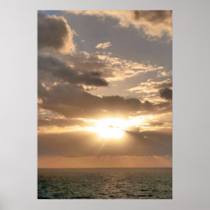 Soluppgångstrålar över hav poster