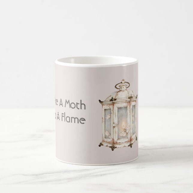 Som En Mal Mot En Låga Kaffemugg (Center)