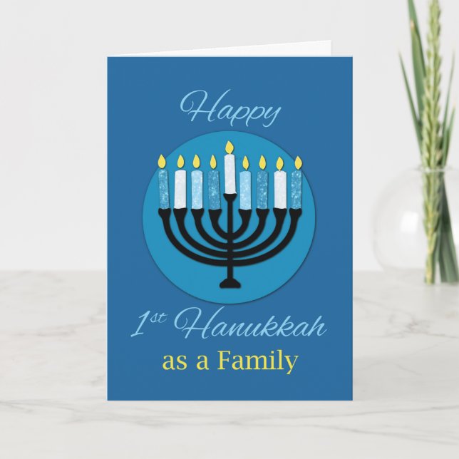 Som första familjens Hanukkah Menorah på Mörk blåt Kort (Framsida)