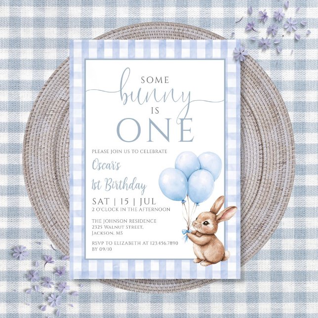 Some Bunny är en blå ballonger 1:a födelsedagsfest Inbjudningar (Some Bunny Is One Blue Balloons 1st Birthday Party Invitation)