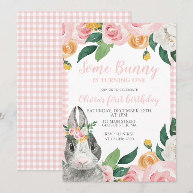 Some Bunny är en blommig födelseinvitation för ett Inbjudningar (Fram/baksida)