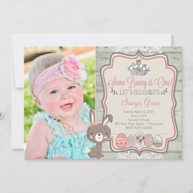 Some Bunny är ett födelsedagsfirande påsk inbjudan (Framsida)