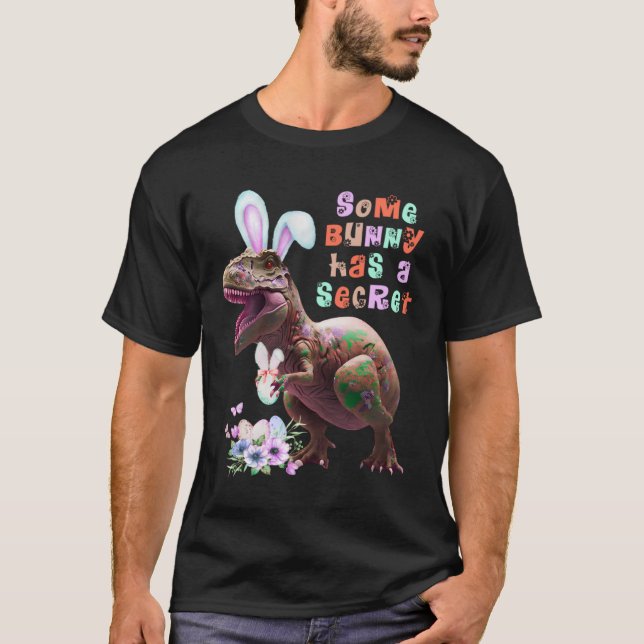 Some Bunny has a Secret Easter Bunny Ears Dinosaur T Shirt (Framsida)