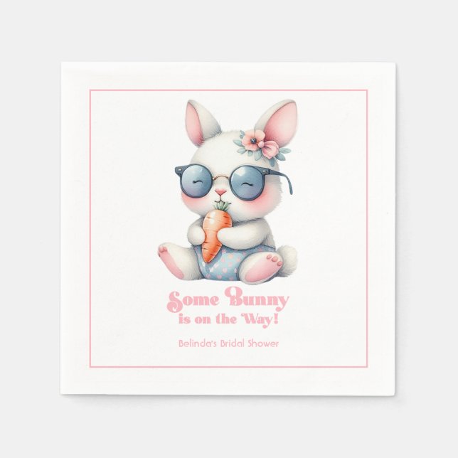 Some Bunny Is On the Way Baby Shower Pappersservett (Framsidan)