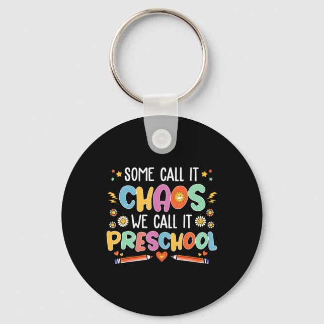 Some Call Chaos Call Preschool Groovy Teacher Nyckelring (Framsida)