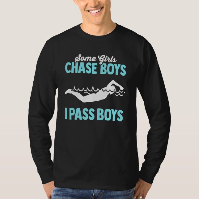 Some Girls Chase Boys I Pass Them Swimmer Women Sw T Shirt (Framsida)