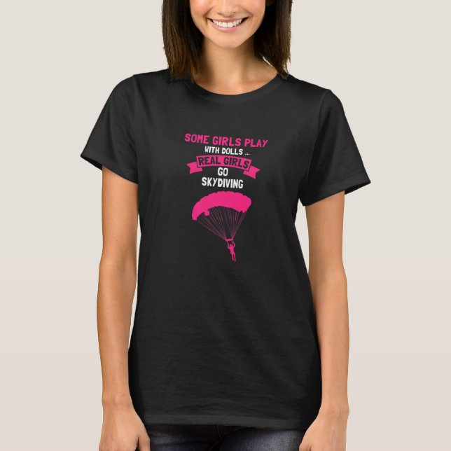 Some GIRLS Play With Dolls Real Girls Go Skydiving T Shirt (Framsida)