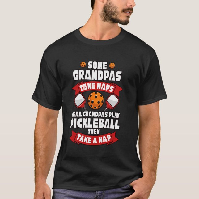 Some Grandpas Take Naps Real Grandpas Play Pickleb T Shirt (Framsida)
