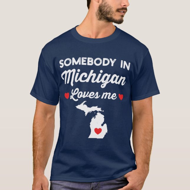 Somebody In Michigan Loves Me Funny Home State Pri T Shirt (Framsida)