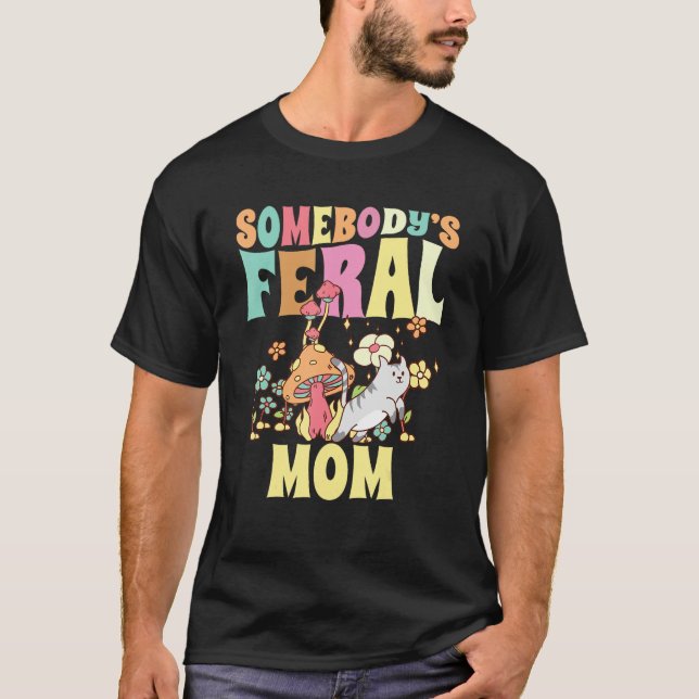 Somebody s Feral Mom Wild Family Cat Mother Floral T Shirt (Framsida)