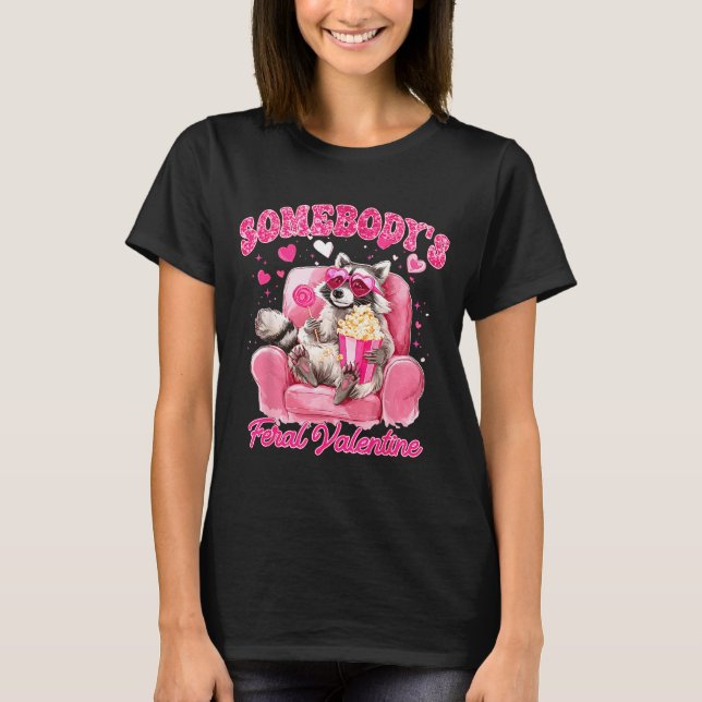 Somebody's Feral Valentine Cute Raccoon Xoxo Valen T Shirt (Framsida)