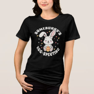 Somebunnys Ägg-pektade graviditetmeddelande T Shirt