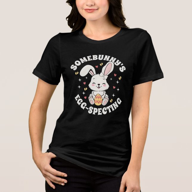 Somebunnys Ägg-pektade graviditetmeddelande | T Shirt (Framsida)