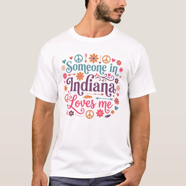 Someone in Indiana Loves Me Boho Hippie Design T Shirt (Framsida)