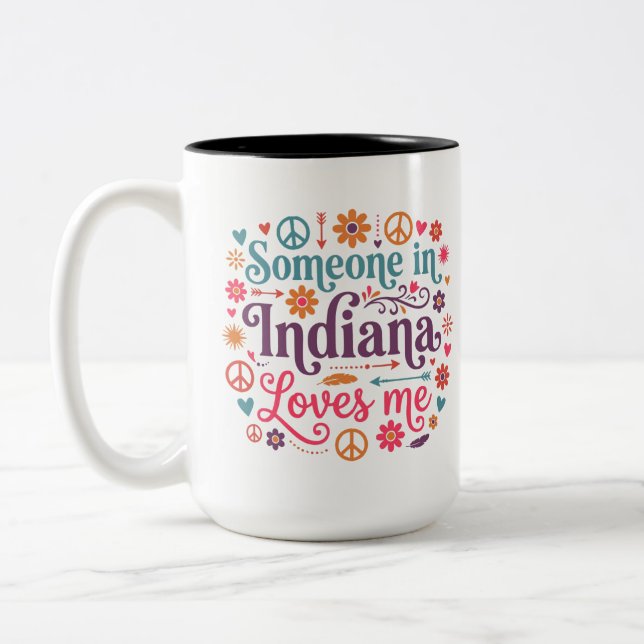Someone in Indiana Loves Me Boho Hippie Design Två-Tonad Mugg (Vänster)