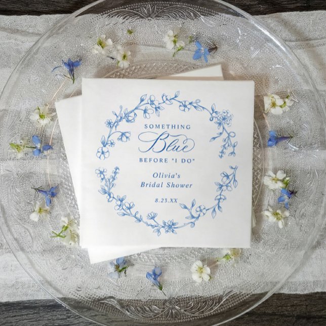 Something Blue French Toile Wreath Bridal Shower Pappersservett (Blue and white wildflower bridal shower napkins with French vintage toile design)
