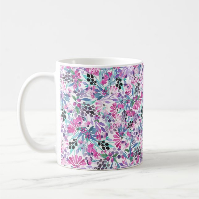 Sömlös mönster av lila blommor och bär,blu kaffemugg (Vänster)