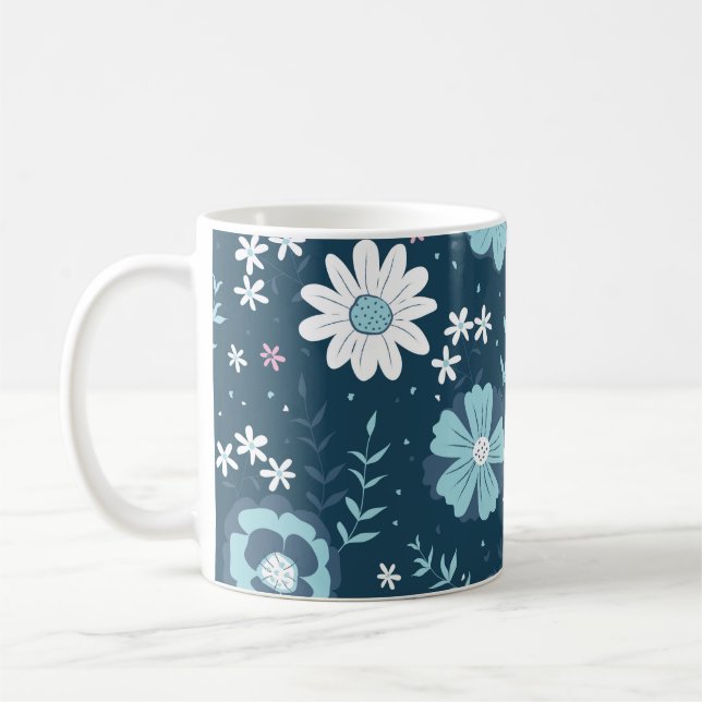 Sömlös mönster med blå sommarblommor på mörken  kaffemugg (Vänster)