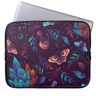 Sömlös mönster med rymdfjäril, kristaller, h laptop fodral