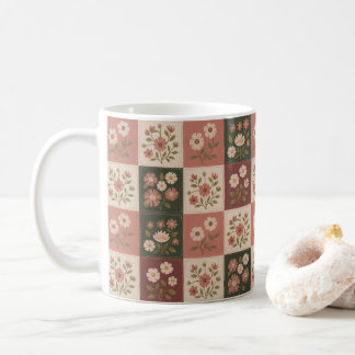 Sömlös rustik blomsterpatchwork kaffemugg