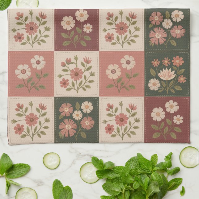 Sömlös rustik blomsterpatchwork kökshandduk (Vikta)