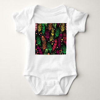 Sömlösa etniska fjädrar, pulserande mönster. t shirt