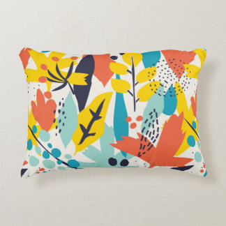 Sömlöst mönster med handmålade blommor och blyblad prydnadskudde