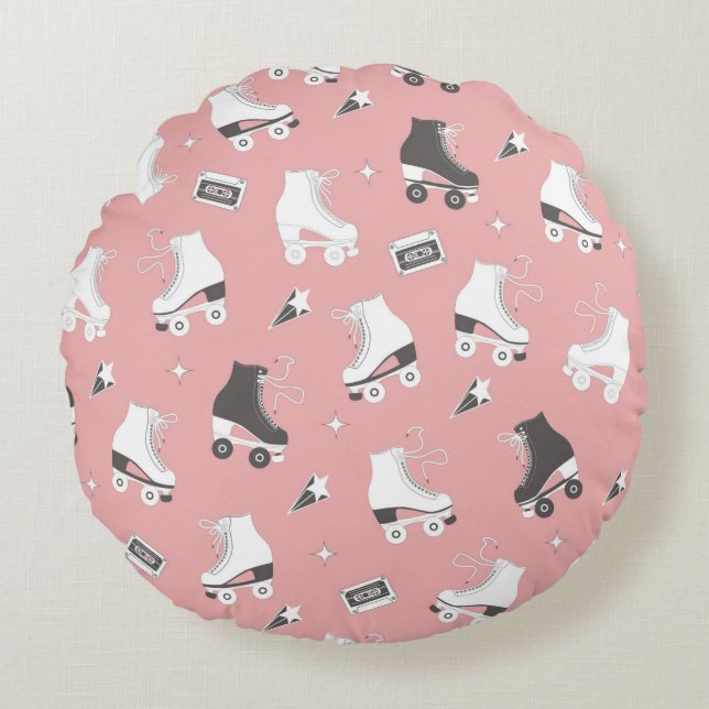 Sömlöst mönster med rullskridskor och kassett t rund kudde (Framsidan)